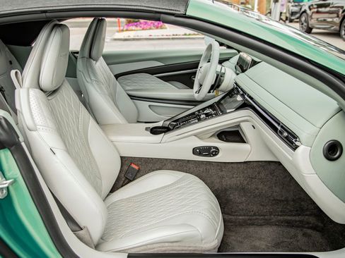 Used 2024 Aston Martin DB12 Convertible image 24