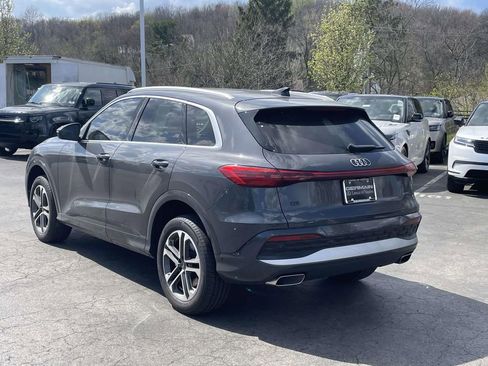 Used 2025 Audi Q5 Premium image 3