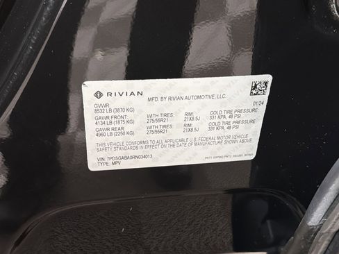 Used 2024 Rivian R1S Adventure image 30