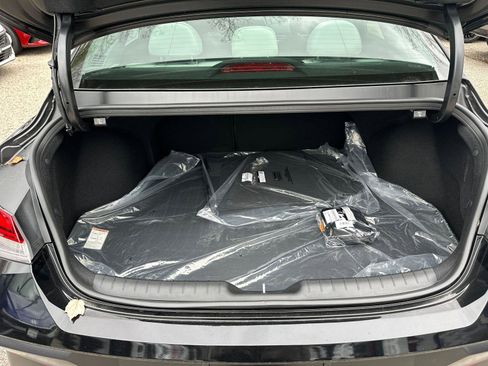New 2025 Hyundai Elantra Limited image 10