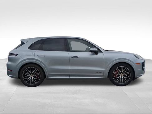 Used 2025 Porsche Cayenne GTS AWD/4WD image 2