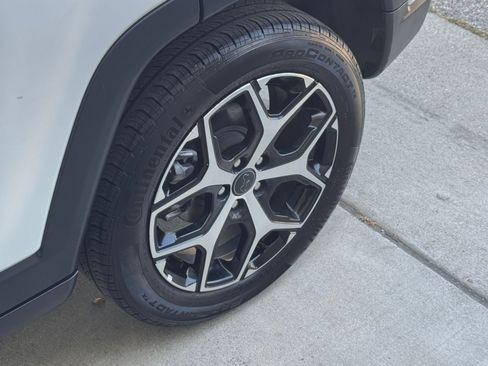 Used 2025 Jeep Compass Limited image 31