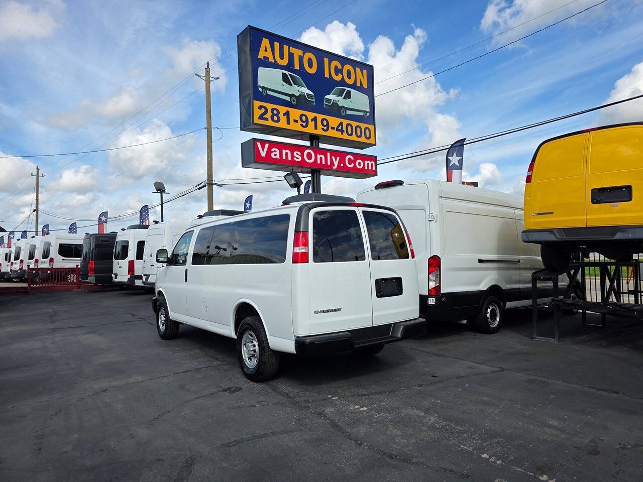 Used 2024 Chevrolet Express 3500 LS RWD image 30