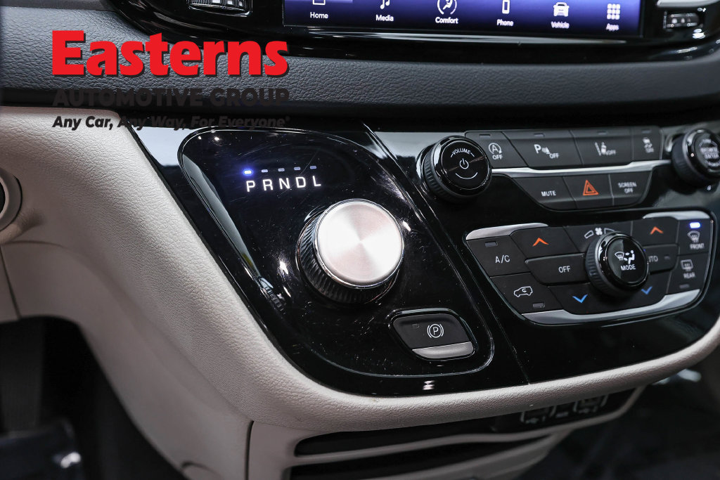 Used 2023 Chrysler Pacifica Touring-L FWD image 14