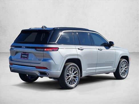 New 2025 Jeep Grand Cherokee Summit image 2