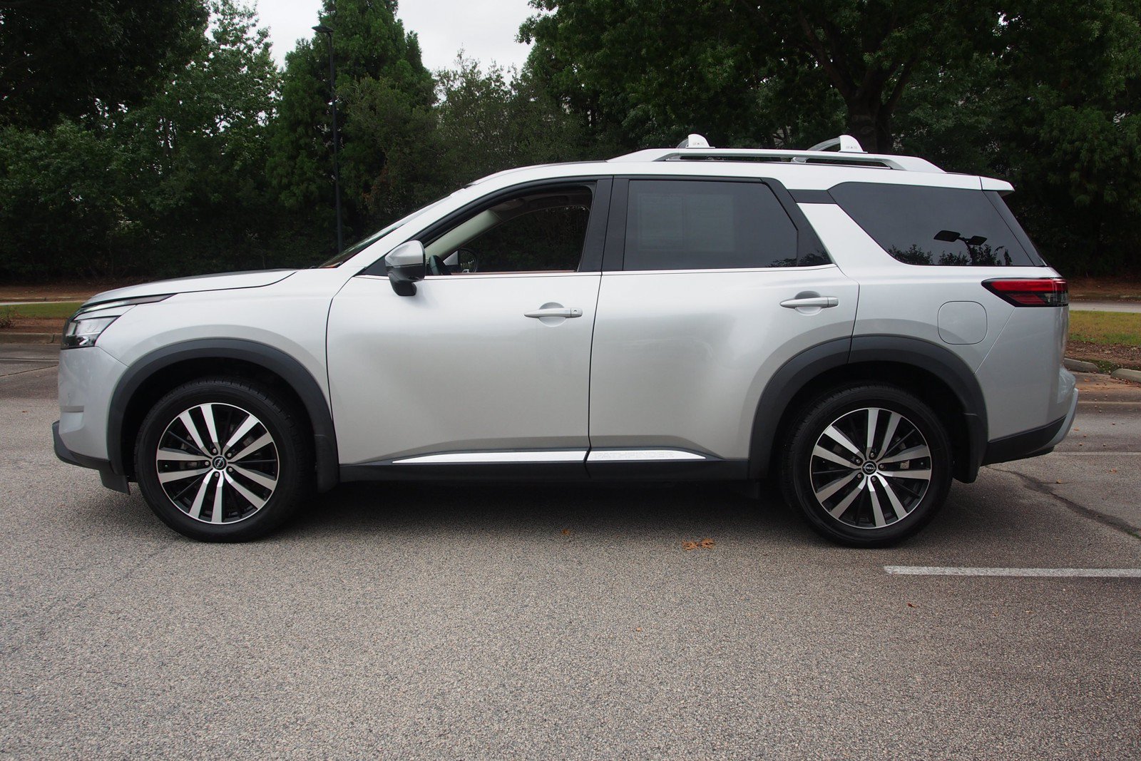 Used 2024 Nissan Pathfinder Platinum AWD/4WD image 4