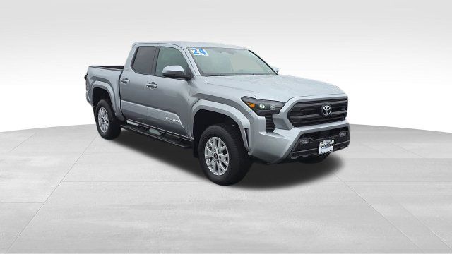 Used 2024 Toyota Tacoma SR5 AWD/4WD image 2