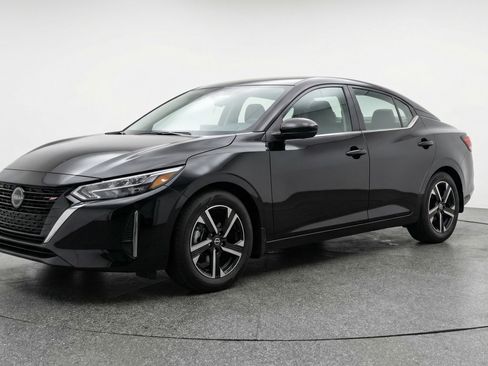 Used 2025 Nissan Sentra SV image 3