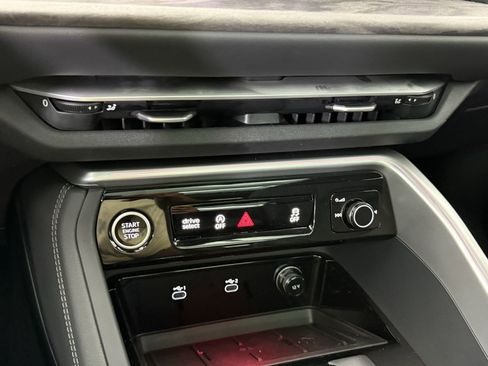 Used 2025 Audi Q5 Premium w/ Convenience Package image 29
