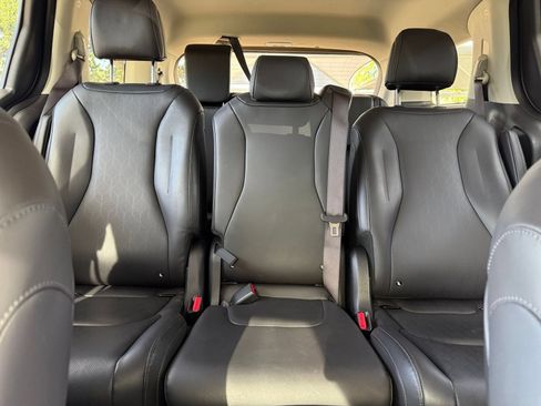 Used 2026 Kia Carnival FWD image 41