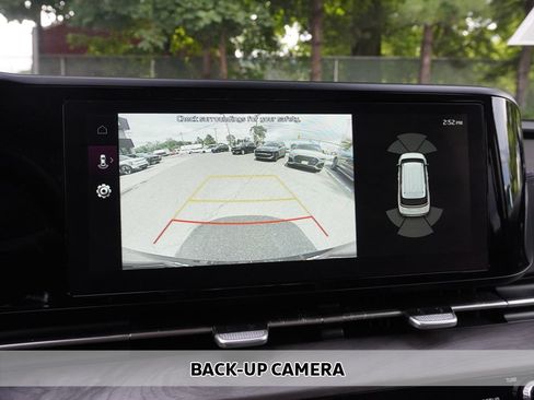Used 2024 Kia Carnival EX FWD image 6
