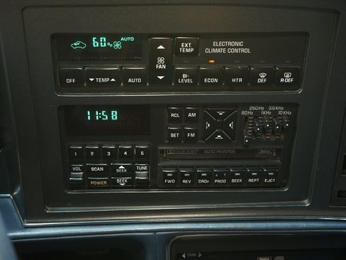 Used 1990 Buick Reatta Convertible image 17