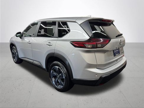 Used 2024 Nissan Rogue SV AWD/4WD image 4