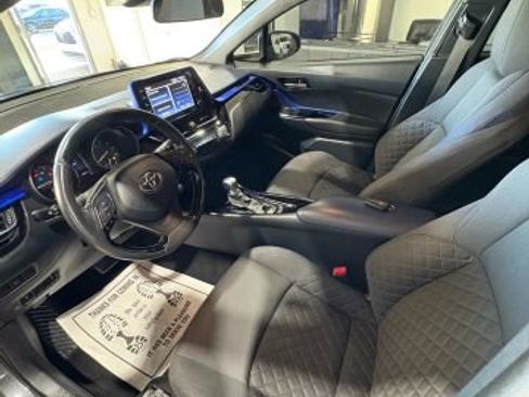 Used 2022 Toyota C-HR XLE image 13