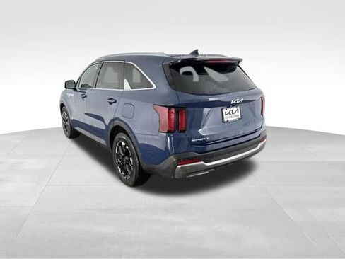 Certified 2025 Kia Sorento S w/ Panoramic Sunroof Package FWD image 9