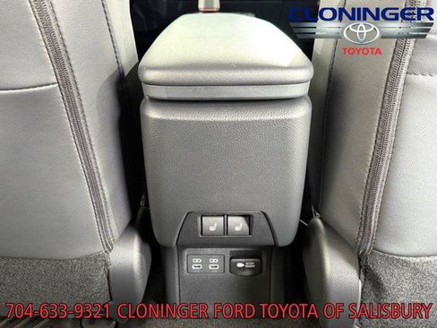 New 2025 Toyota Prius Plug-In Hybrid image 37