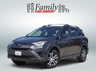 Used 2018 Toyota RAV4 LE image 1