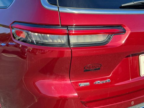 Certified 2021 Jeep Grand Cherokee L Overland w/ Advanced Protech Group III image 9