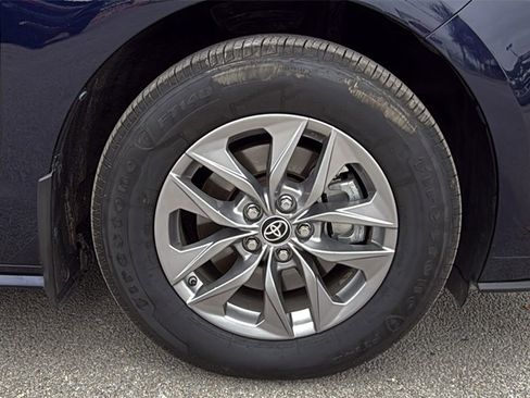 Used 2021 Toyota Sienna XLE image 42