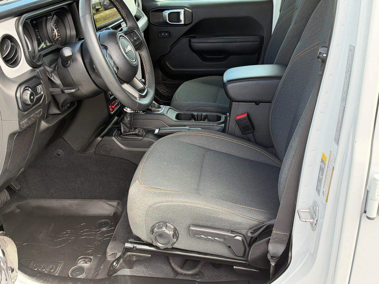 Used 2025 Jeep Wrangler Unlimited Sport AWD/4WD image 9