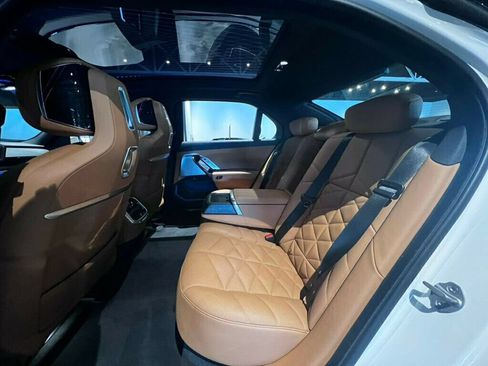 Used 2023 BMW 740i RWD image 19