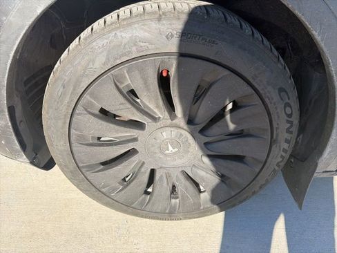 Used 2020 Tesla Model Y Long Range image 4