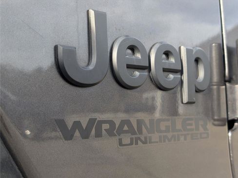 Used 2021 Jeep Wrangler Unlimited Sahara image 40