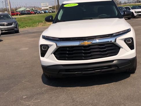 Used 2025 Chevrolet TrailBlazer LS image 3