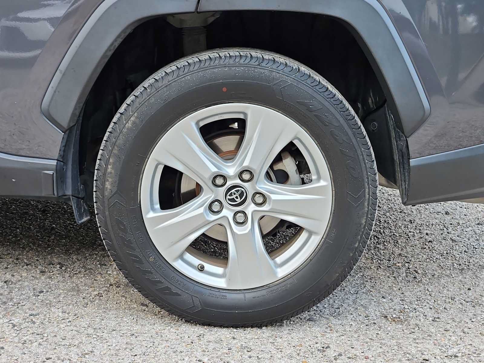 Used 2019 Toyota RAV4 XLE w/ Convenience Package FWD image 12