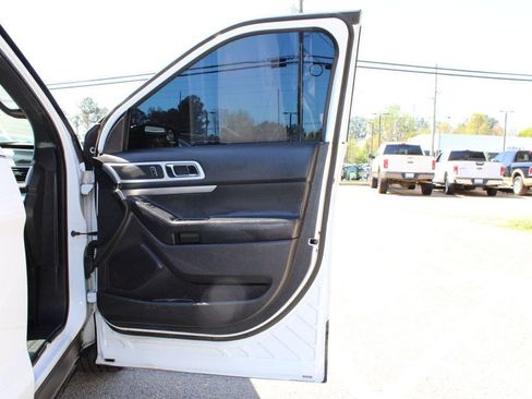 Used 2015 Ford Explorer XLT w/ Equipment Group 202A image 27