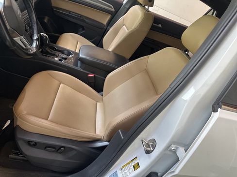 Used 2020 Volkswagen Atlas Cross Sport SE w/ Panoramic Sunroof Package AWD/4WD image 12