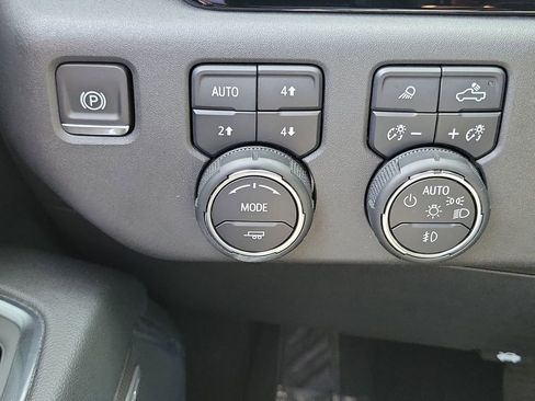 Used 2024 Chevrolet Silverado 1500 LT Trail Boss w/ Convenience Package II AWD/4WD image 18