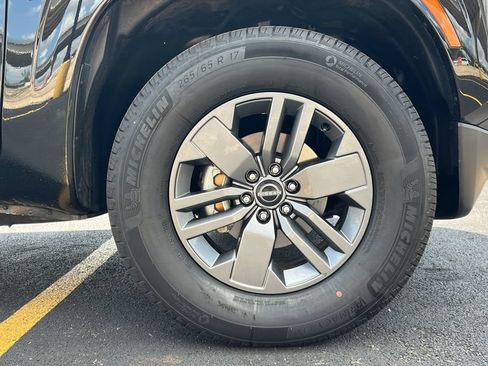 Used 2025 Nissan Frontier SV RWD image 28