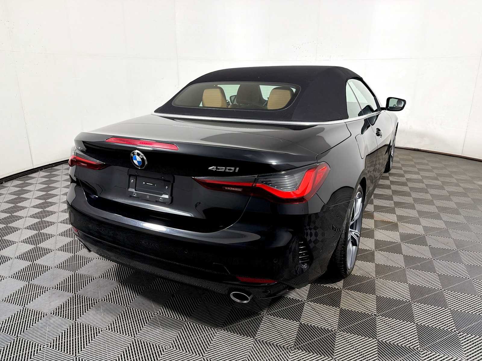 Used 2024 BMW 430i xDrive Convertible w/ Premium Package AWD/4WD image 6
