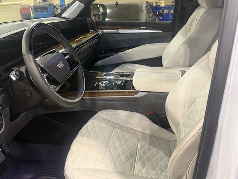 Used 2026 Cadillac Escalade Platinum Sport w/ LPO, ONYX Package AWD/4WD image 5