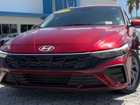 Used 2024 Hyundai Elantra SEL FWD image 2