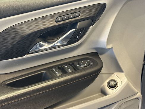 Used 2020 GMC Terrain SLT w/ Preferred Package image 13