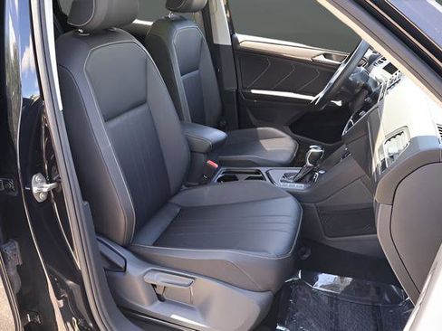 Used 2023 Volkswagen Tiguan SE FWD image 19