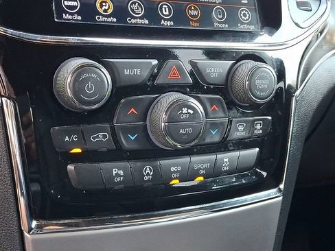Used 2021 Jeep Grand Cherokee Limited AWD/4WD image 17