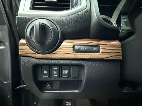 Used 2017 Nissan Titan SL AWD/4WD image 14