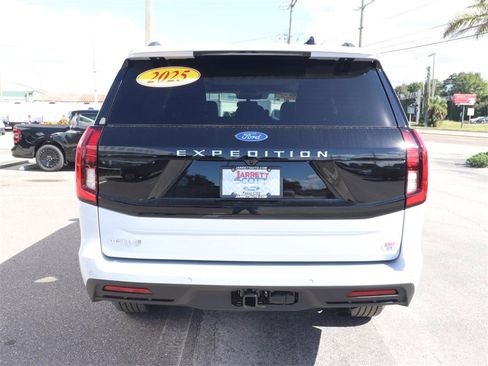 New 2025 Ford Expedition Active image 15