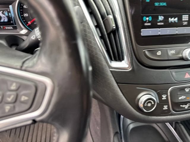 Used 2018 Chevrolet Malibu LT w/ Driver Confidence Package FWD image 18