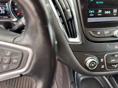 Used 2018 Chevrolet Malibu LT w/ Driver Confidence Package FWD image 18
