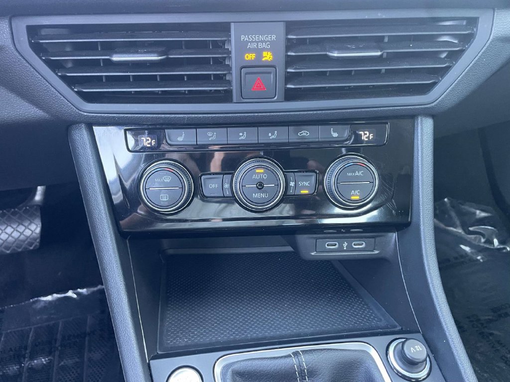 Used 2024 Volkswagen Jetta SE FWD image 32