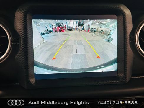 Used 2021 Jeep Wrangler Unlimited Sahara AWD/4WD image 15
