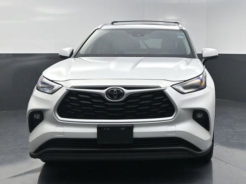Used 2022 Toyota Highlander XLE image 14