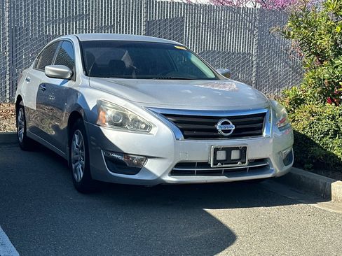 Used 2014 Nissan Altima 2.5 S image 2
