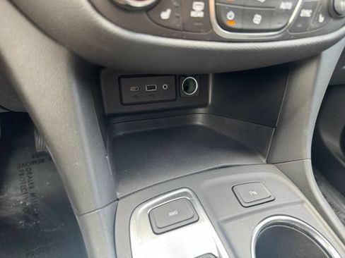 Used 2023 Chevrolet Equinox LT AWD/4WD image 19