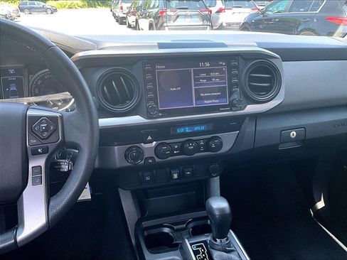 Certified 2021 Toyota Tacoma SR5 AWD/4WD image 18