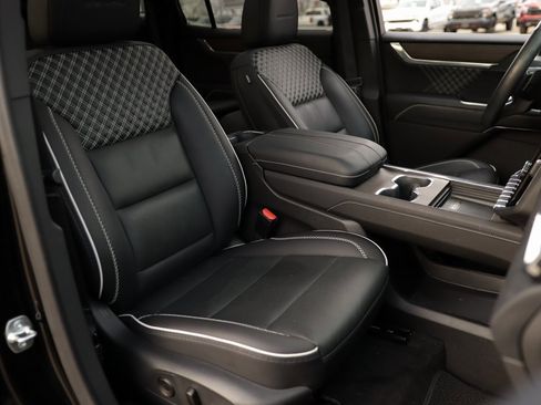 Used 2024 GMC Acadia Denali w/ Super Cruise Package image 38